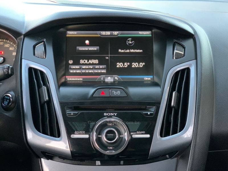 FORD - FOCUS - 2014/2015 - Branca - R$ 61.990,00