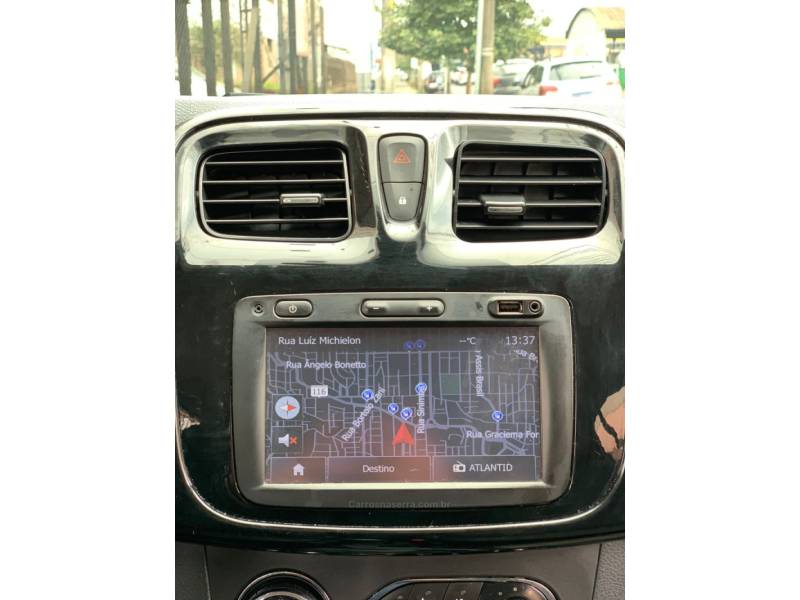 RENAULT - SANDERO - 2014/2015 - Vermelha - R$ 46.990,00