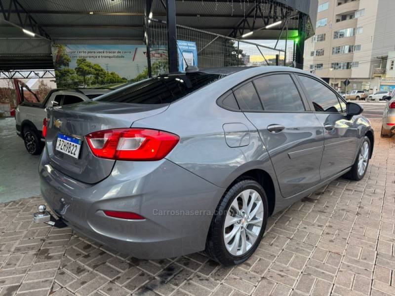CHEVROLET - CRUZE - 2017/2017 - Prata - R$ 81.990,00