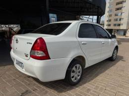 TOYOTA - ETIOS - 2013/2013 - Branca - R$ 44.990,00