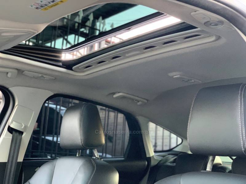 FORD - FOCUS - 2014/2015 - Branca - R$ 61.990,00