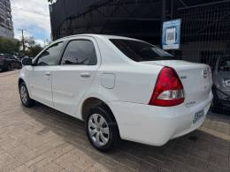 TOYOTA - ETIOS - 2013/2013 - Branca - R$ 44.990,00
