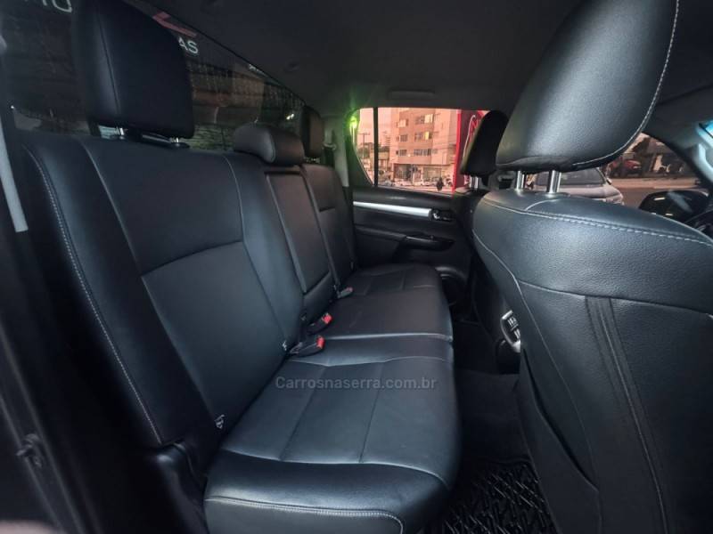 TOYOTA - HILUX - 2019/2019 - Cinza - R$ 187.990,00