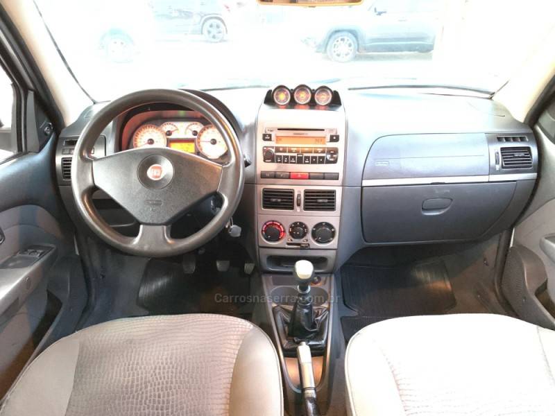 FIAT - STRADA - 2010/2011 - Prata - R$ 48.990,00