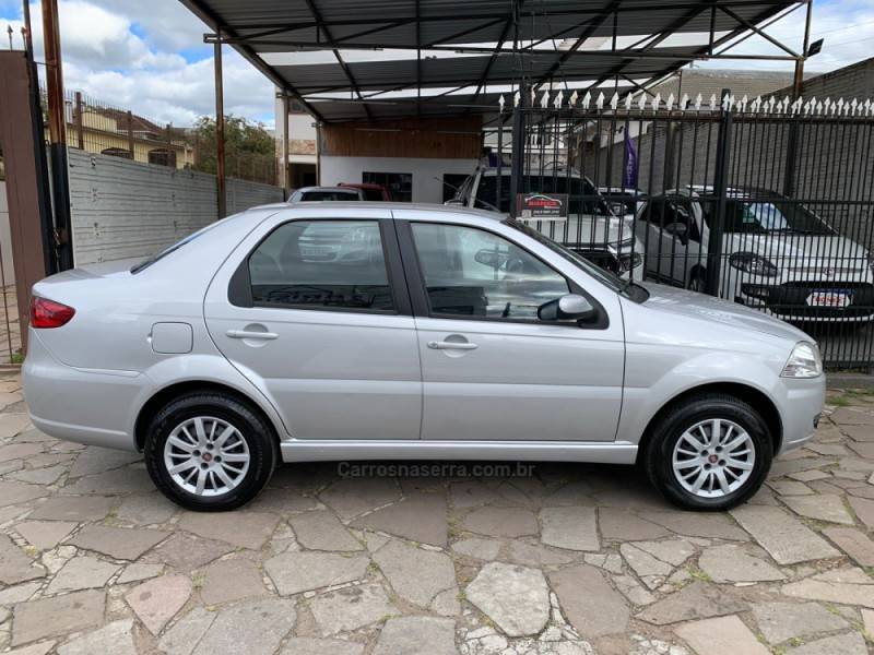 FIAT - SIENA - 2010/2011 - Prata - R$ 33.500,00