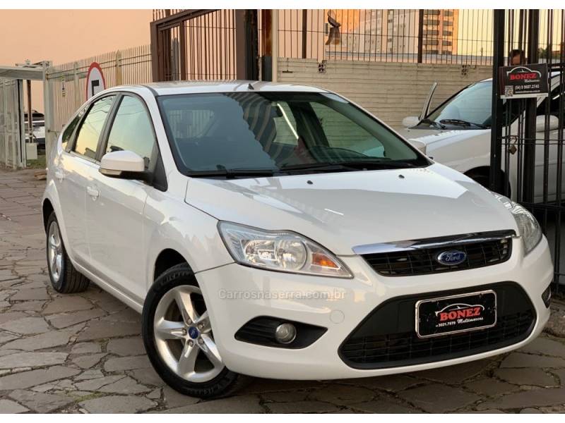 FORD - FOCUS - 2011/2012 - Branca - R$ 42.990,00
