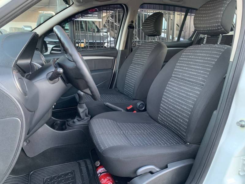 RENAULT - SANDERO - 2012/2013 - Branca - R$ 37.990,00