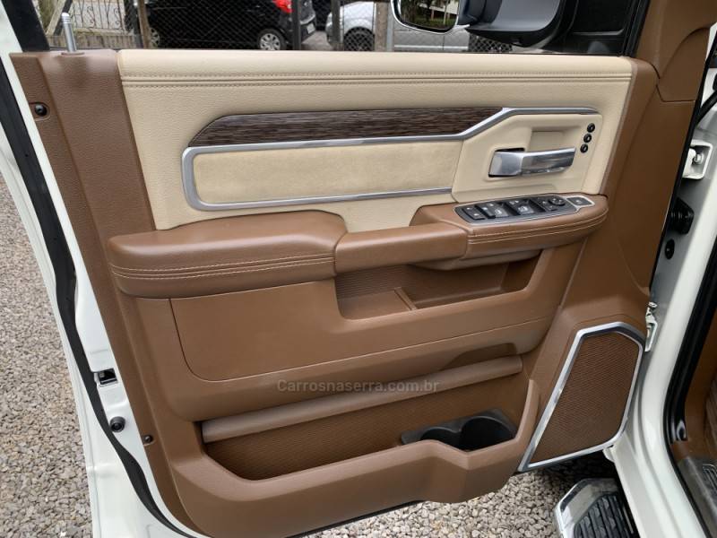 RAM - 2500 LARAMIE - 2018/2019 - Branca - R$ 329.990,00