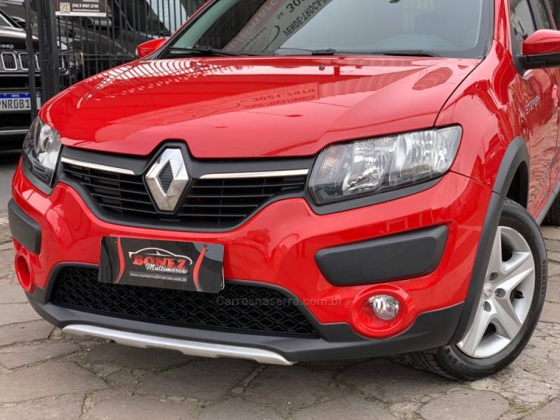 RENAULT - SANDERO - 2014/2015 - Vermelha - R$ 46.990,00