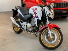 HONDA - CB 300R - 2014/2015 - Branca - R$ 15.990,00