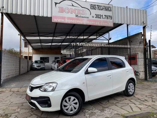 TOYOTA - ETIOS - 2017/2018 - Branca - R$ 53.990,00