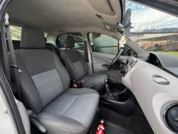TOYOTA - ETIOS - 2013/2013 - Branca - R$ 44.990,00