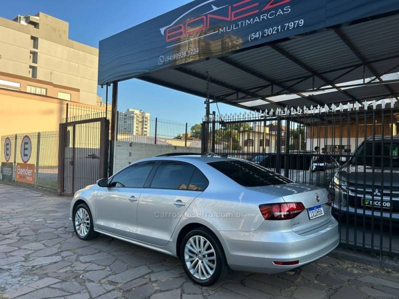 VOLKSWAGEN - JETTA - 2015/2016 - Prata - R$ 79.990,00