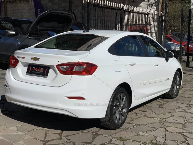 CHEVROLET - CRUZE - 2016/2017 - Branca - R$ 85.990,00