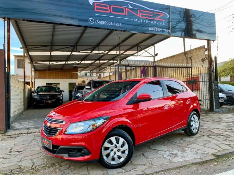 CHEVROLET - ONIX - 2014/2015 - Vermelha - R$ 49.990,00