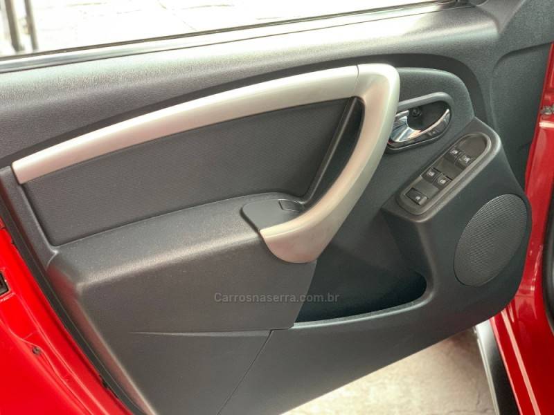 RENAULT - DUSTER - 2015/2016 - Vermelha - R$ 67.990,00