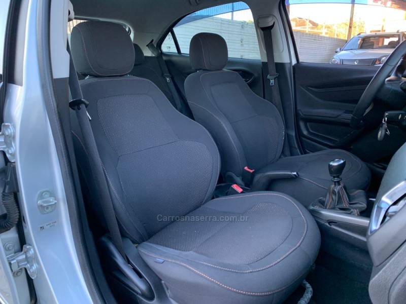 CHEVROLET - ONIX - 2012/2013 - Prata - R$ 44.990,00