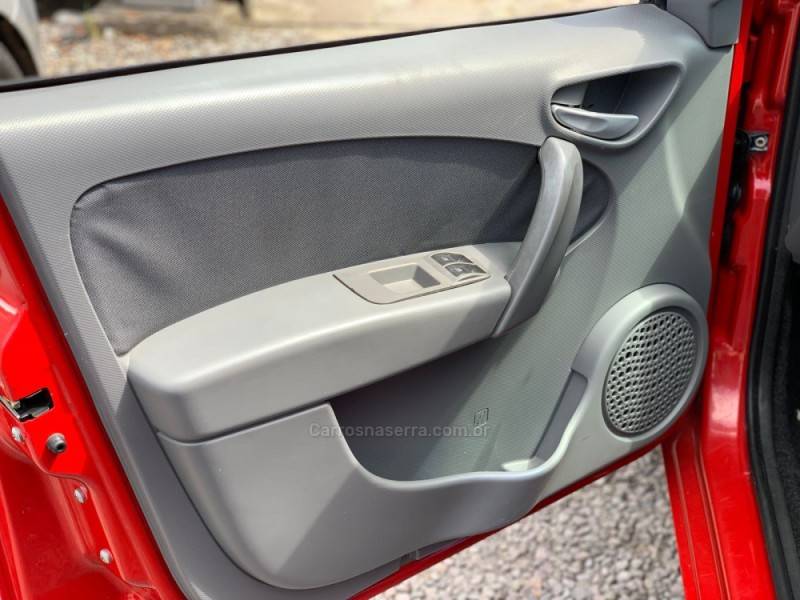 FIAT - PALIO - 2012/2013 - Vermelha - R$ 30.990,00