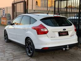 FORD - FOCUS - 2014/2015 - Branca - R$ 61.990,00