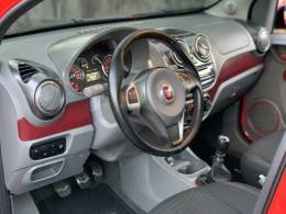 FIAT - PALIO - 2013/2014 - Vermelha - R$ 44.990,00