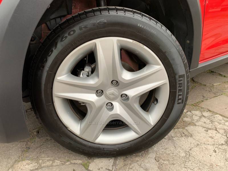 RENAULT - SANDERO - 2014/2015 - Vermelha - R$ 46.990,00