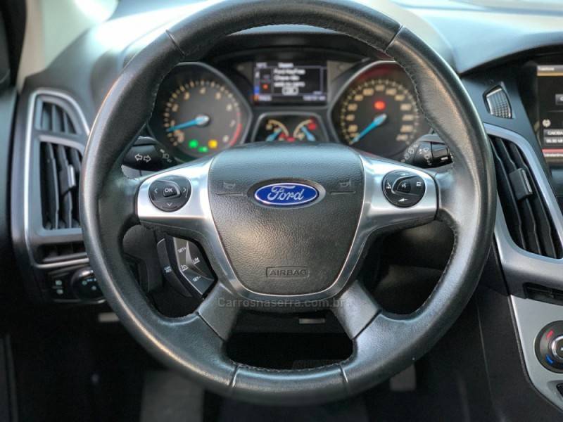 FORD - FOCUS - 2014/2015 - Branca - R$ 61.990,00