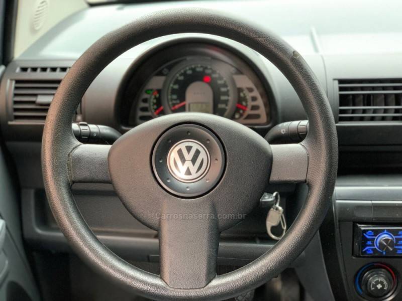 VOLKSWAGEN - FOX - 2005/2006 - Prata - R$ 26.990,00