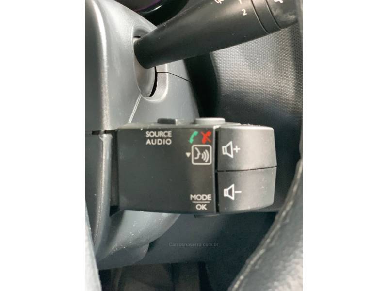 RENAULT - DUSTER - 2015/2016 - Vermelha - R$ 60.990,00