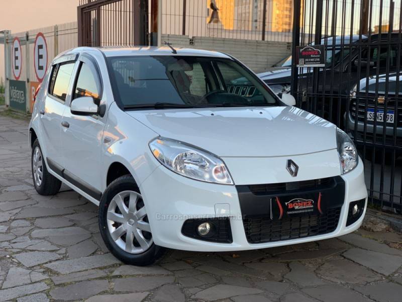 RENAULT - SANDERO - 2012/2013 - Branca - R$ 37.990,00