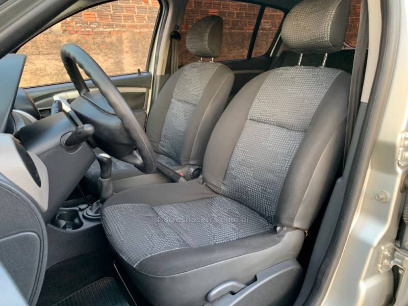 RENAULT - SANDERO - 2008/2009 - Prata - R$ 27.990,00
