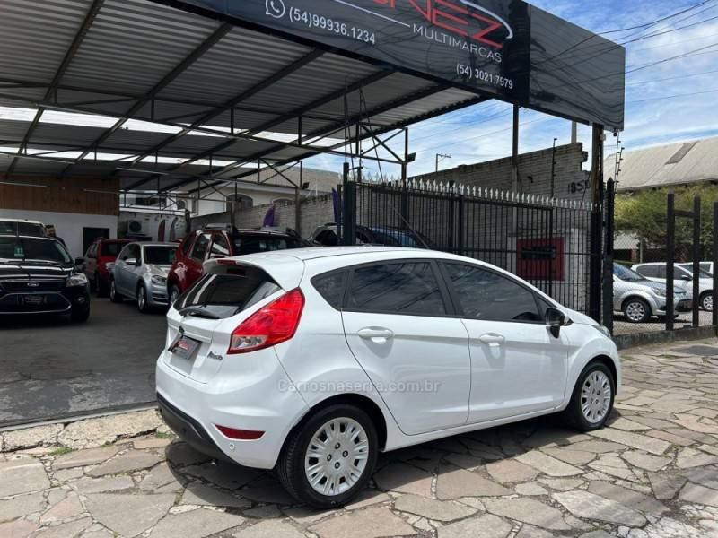 FORD - FIESTA - 2017/2018 - Branca - R$ 52.990,00