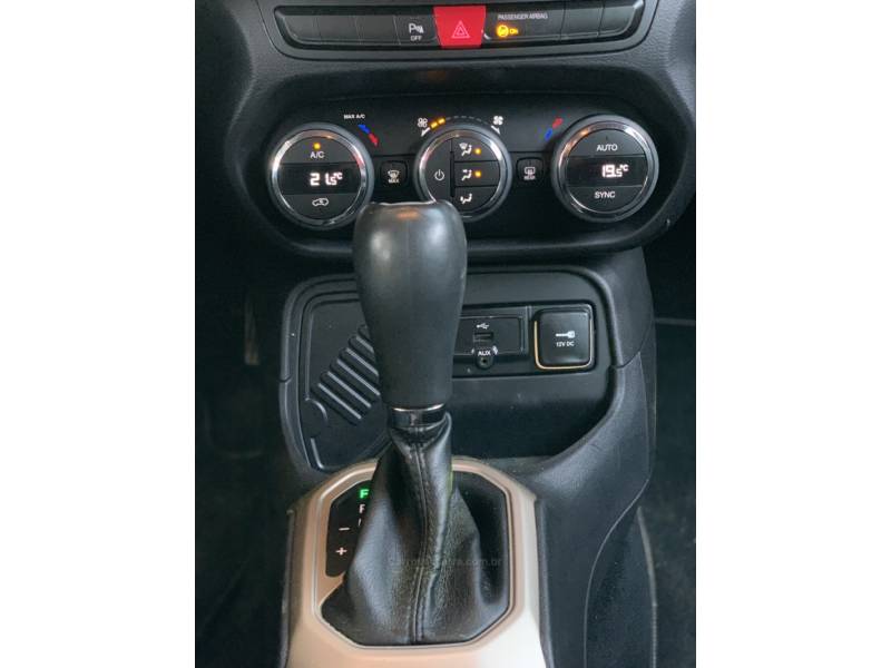 JEEP - RENEGADE - 2015/2016 - Vermelha - R$ 71.990,00