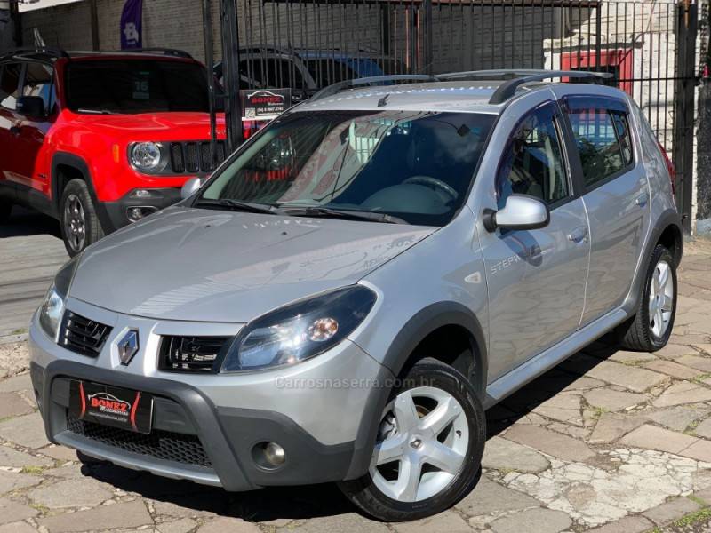 RENAULT - SANDERO - 2009/2010 - Prata - R$ 32.990,00