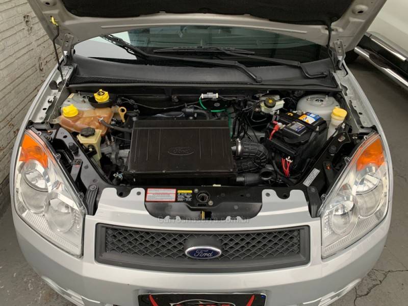 FORD - FIESTA - 2007/2008 - Prata - R$ 25.990,00
