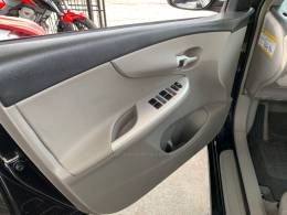 TOYOTA - COROLLA - 2013/2014 - Preta - R$ 71.990,00