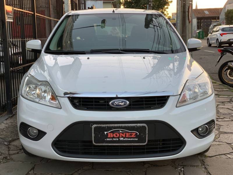 FORD - FOCUS - 2011/2012 - Branca - R$ 42.990,00