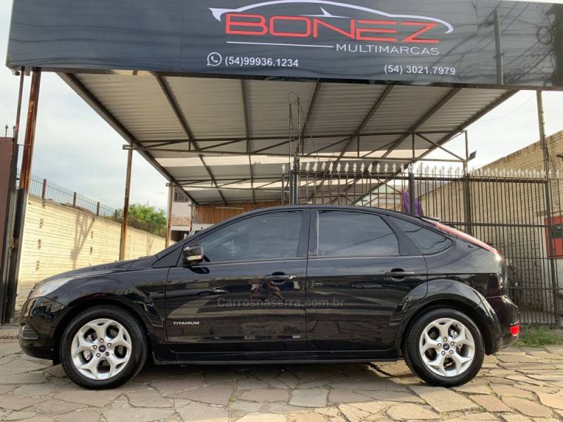 FORD - FOCUS - 2010/2011 - Preta - R$ 49.990,00