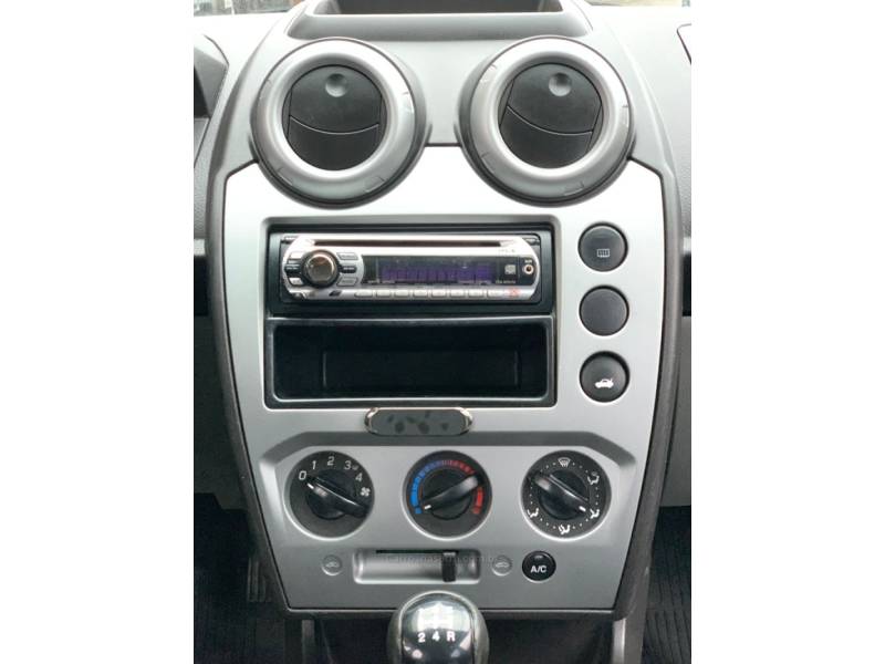 FORD - FIESTA - 2007/2008 - Prata - R$ 25.990,00