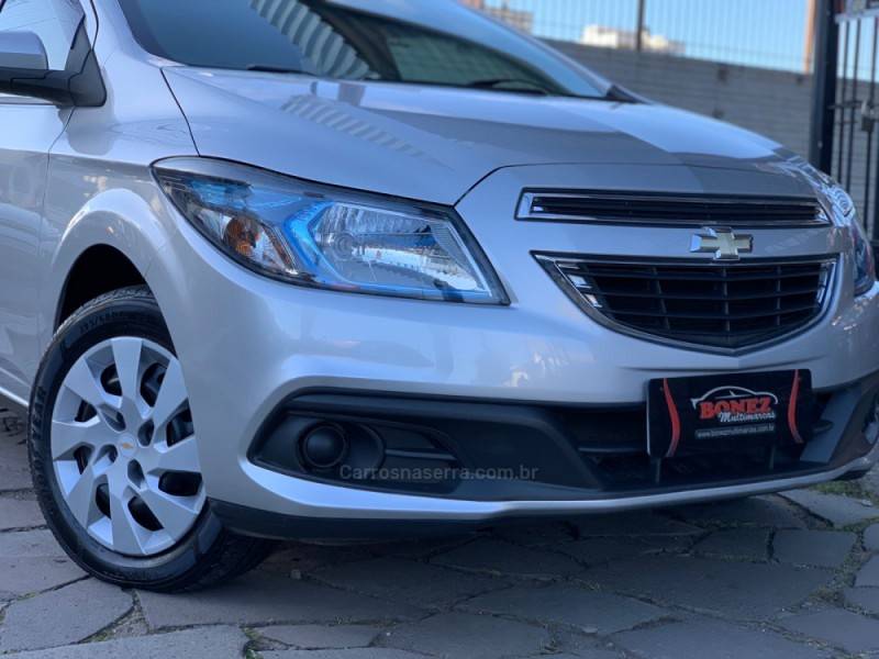 CHEVROLET - ONIX - 2012/2013 - Prata - R$ 44.990,00