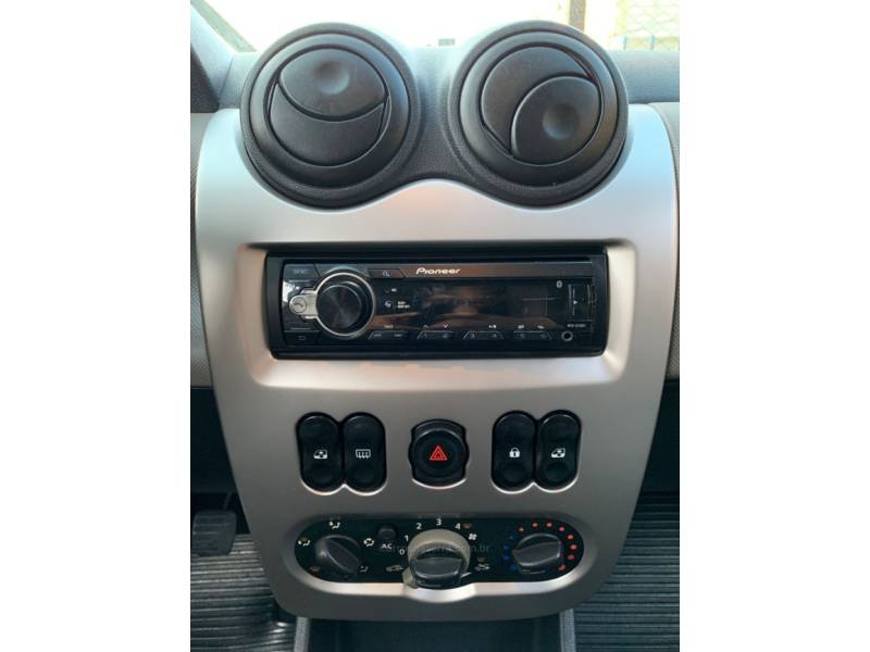 RENAULT - SANDERO - 2008/2009 - Prata - R$ 27.990,00