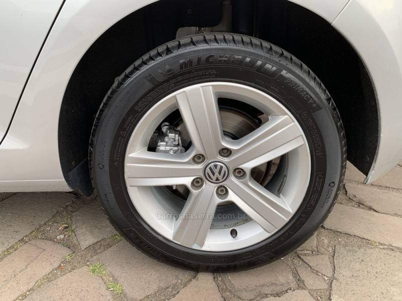 VOLKSWAGEN - GOLF - 2013/2014 - Prata - R$ 69.990,00