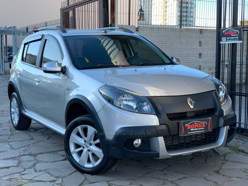 RENAULT - SANDERO - 2013/2014 - Prata - R$ 43.990,00