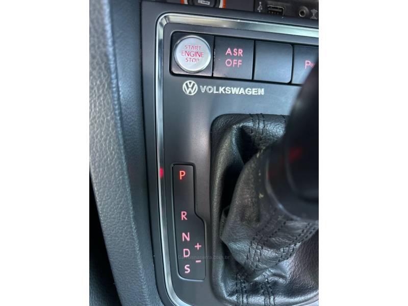 VOLKSWAGEN - JETTA - 2015/2016 - Prata - R$ 79.990,00