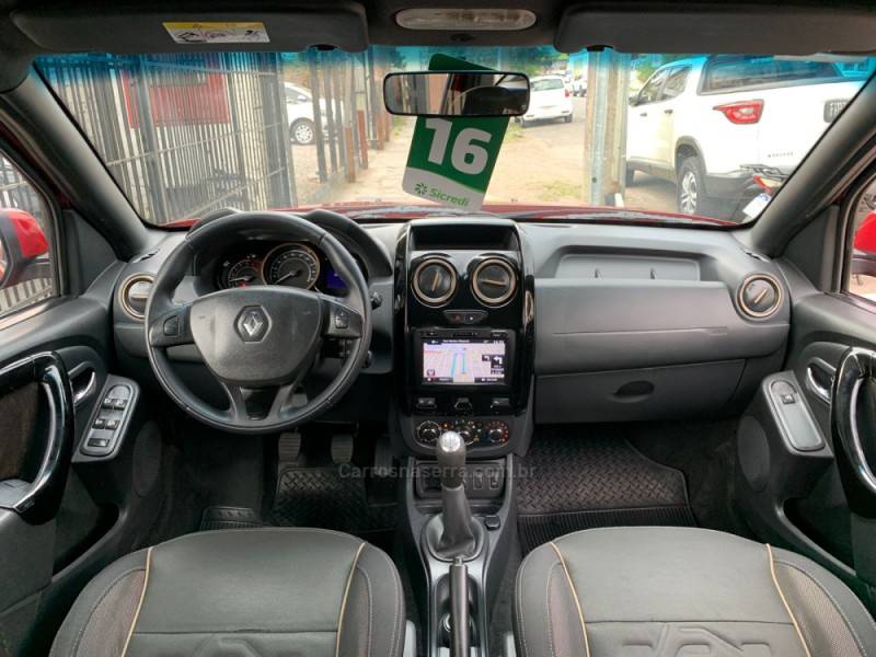 RENAULT - DUSTER - 2015/2016 - Vermelha - R$ 60.990,00