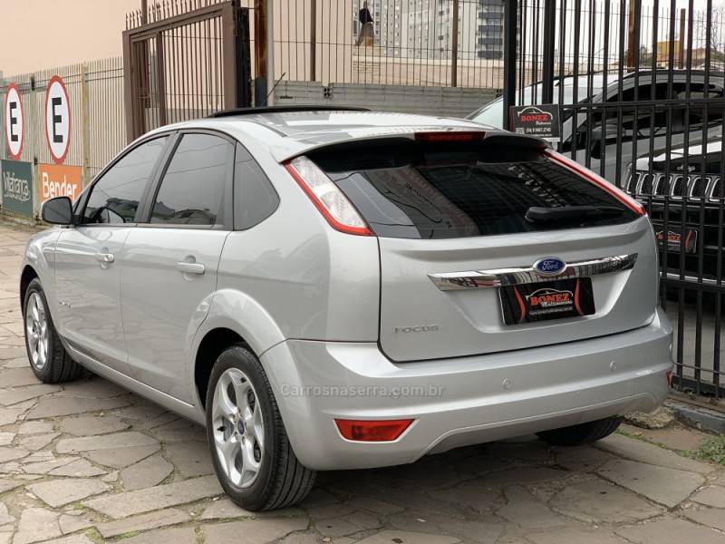 FORD - FOCUS - 2012/2013 - Prata - R$ 56.990,00