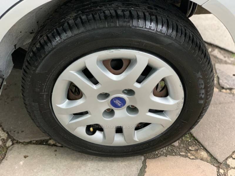 FORD - FIESTA - 2007/2008 - Prata - R$ 25.990,00