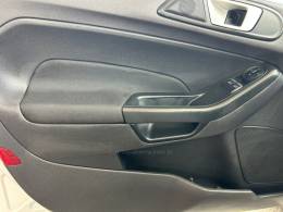 FORD - FIESTA - 2017/2018 - Branca - R$ 52.990,00