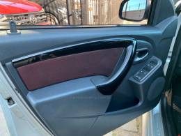 RENAULT - SANDERO - 2013/2014 - Prata - R$ 43.990,00