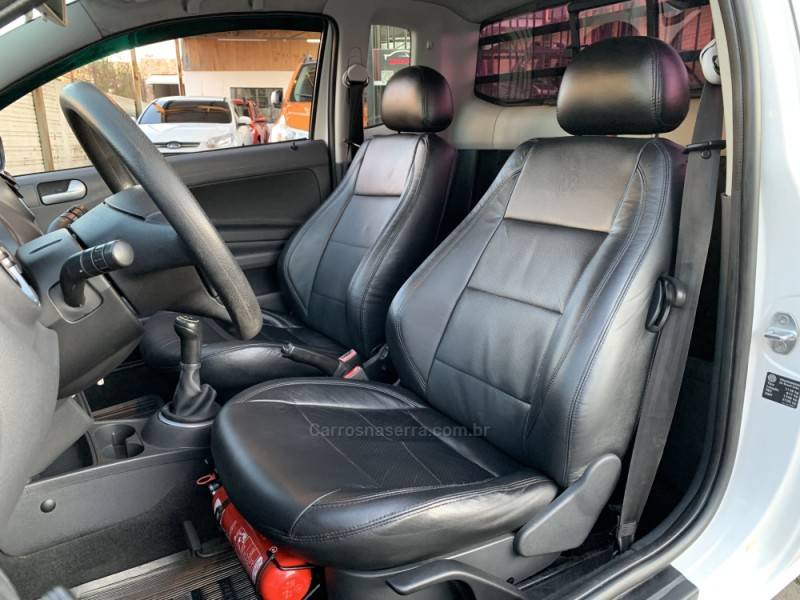 VOLKSWAGEN - SAVEIRO - 2010/2011 - Branca - R$ 44.990,00