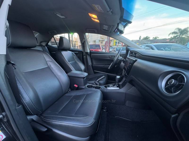 TOYOTA - COROLLA - 2018/2018 - Preta - R$ 106.990,00